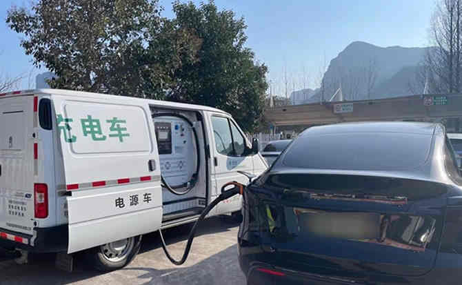 类乌齐汽车搭电