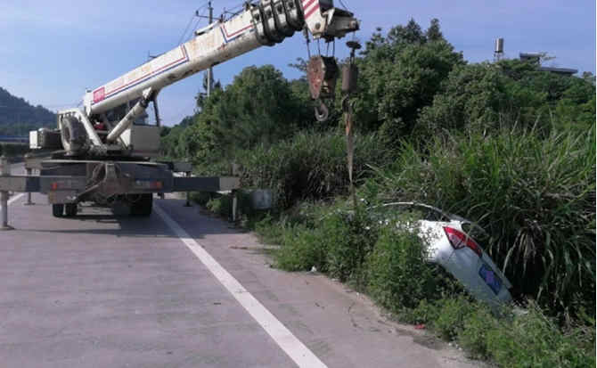 类乌齐重载吊车救援